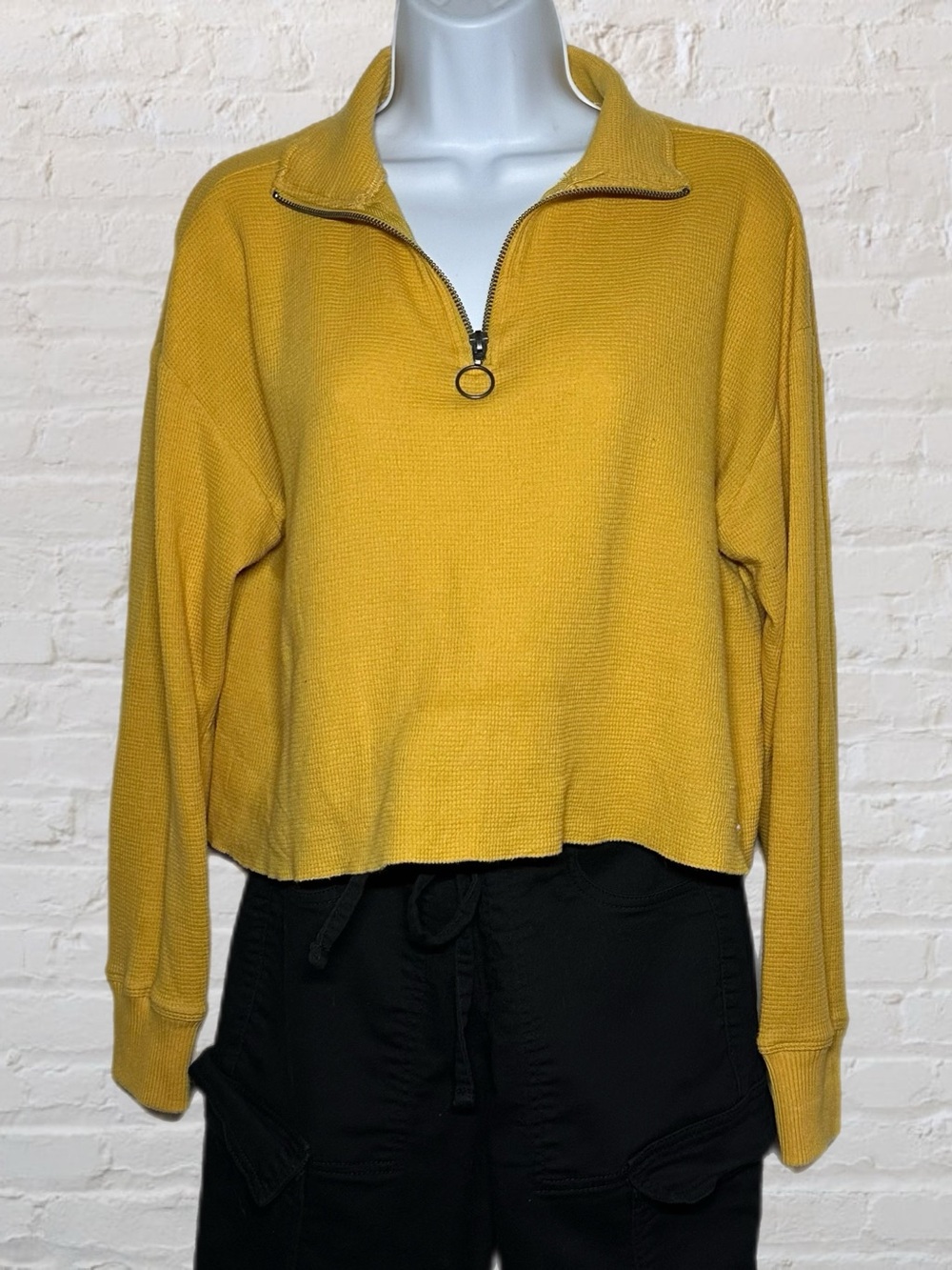 Hollister Mustard Yellow Waffle Knit Pullover Long Sleeve Top in Women's X-Small